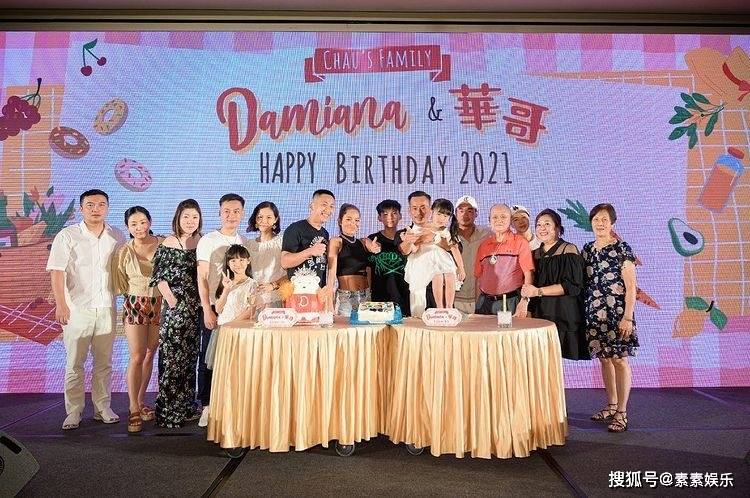 洗米华父母露面，洗米嫂捧鲜花出席大女儿的毕业典礼
