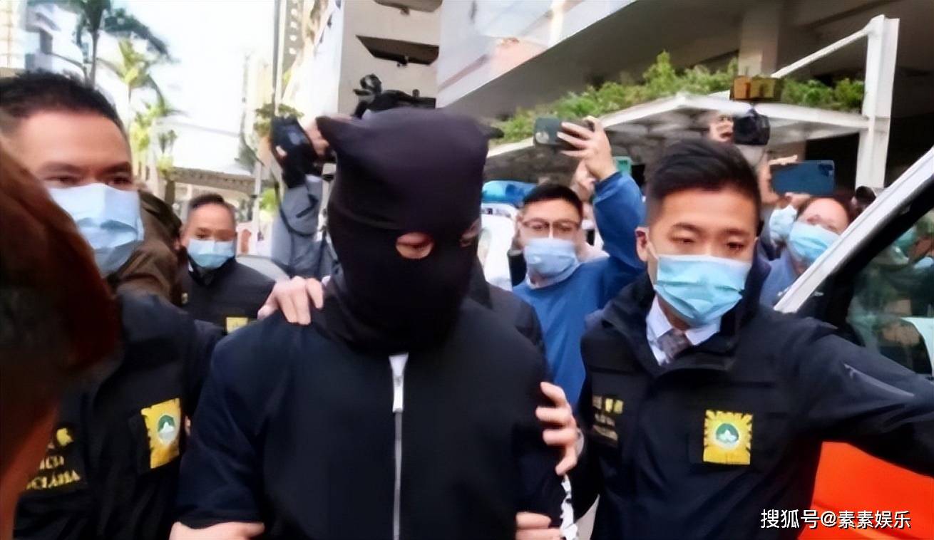 洗米华父母露面，洗米嫂捧鲜花出席大女儿的毕业典礼