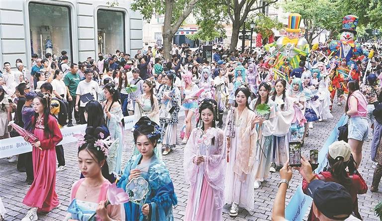 百年老街上演“中俄华彩”